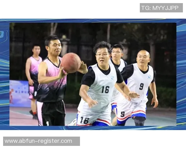 激烈对抗与精彩瞬间篮球赛全景回顾与精彩球员表现分析